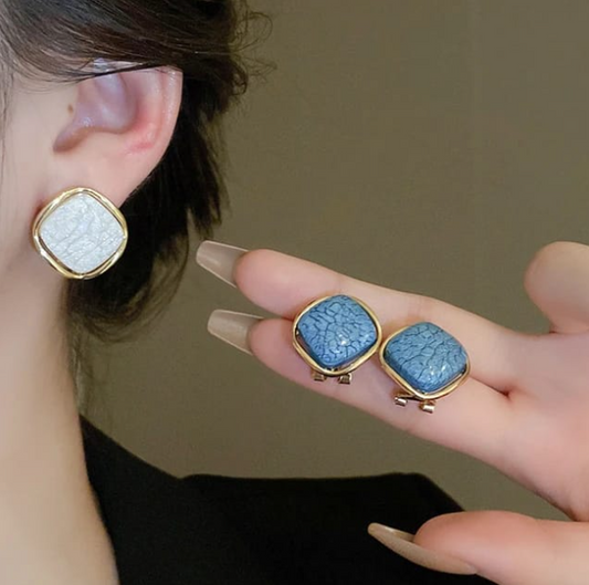 Blue & white Studs ( Multicolor )