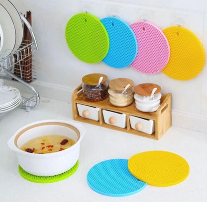(Pack of 2) Silicone Rubber Heat Resistant Non Slip High Temperature Easy To Clean Table Mats with Hanging Hole For Pots