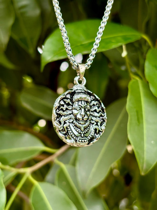 🔥 Divine Protection: Hanuman Ji Face Locket with Silver Plated Chain 🏹✨
